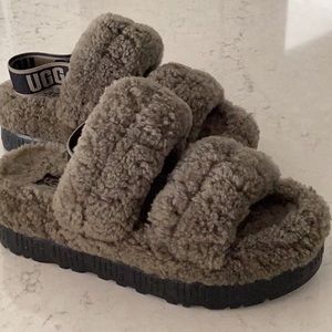 Ugg slippers size8 color olive green